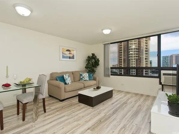 876 Curtis St APT 2402, Honolulu, HI 96813