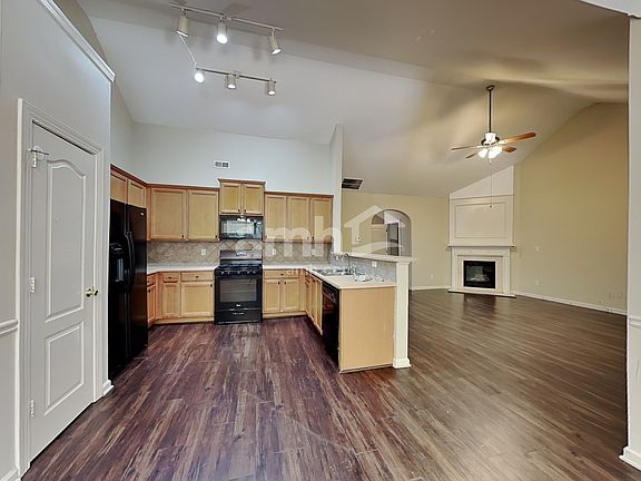 3rd image of 235 Grand Isle Ct