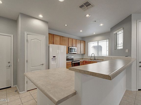 4th image of 2823 E DARROW Street #10