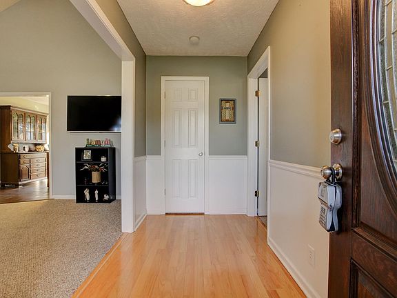4th image of 4016 Lakewood Dr