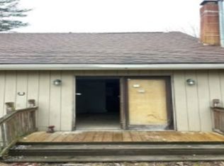 326 Fawn Lake Dr, Hawley, PA
