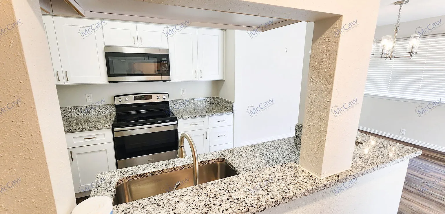 2 bed, 2.0 bath, 1150 sqft, $1,800 — Photo 2