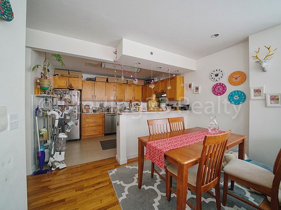 2nd image of 25-50 Crescent St #2CC