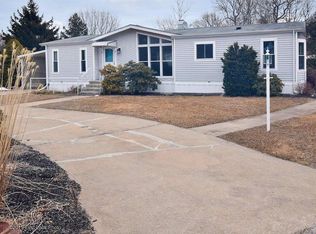 78 Holiday Ct, South Kingstown, RI 02879