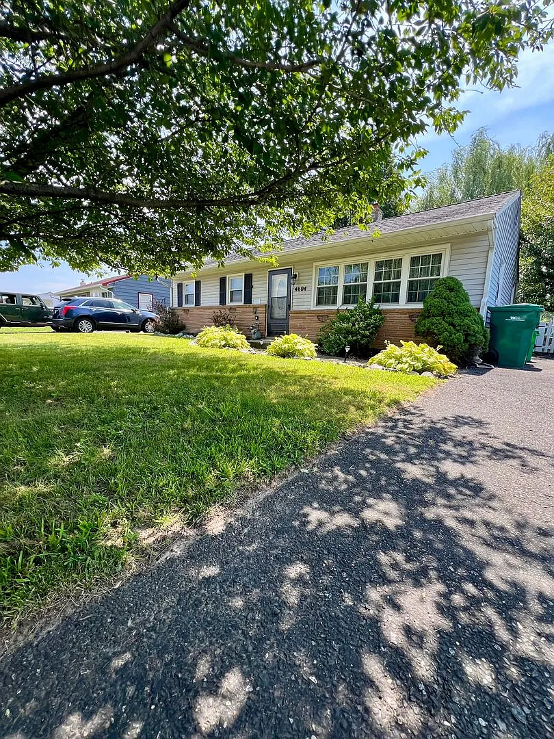3-Bedroom Single Family Home in Bristol! Available Mid-September! — Photo 4