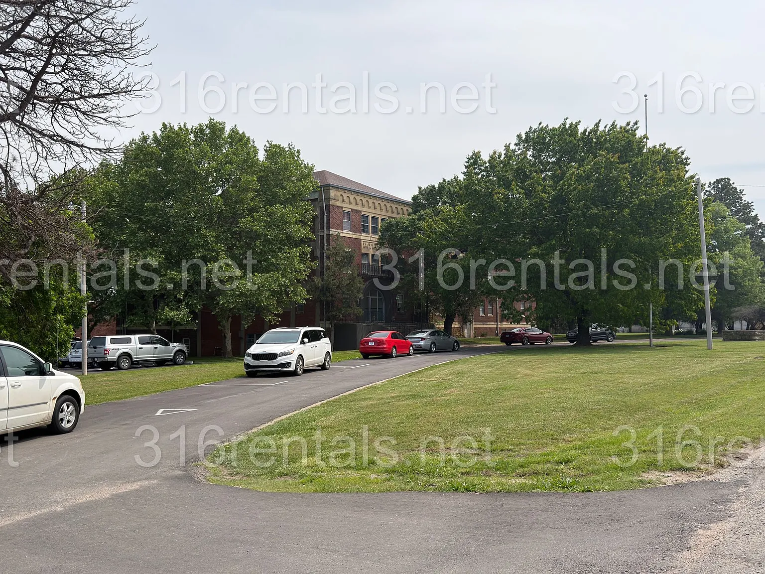 Forest Park Apartments — Photo 2