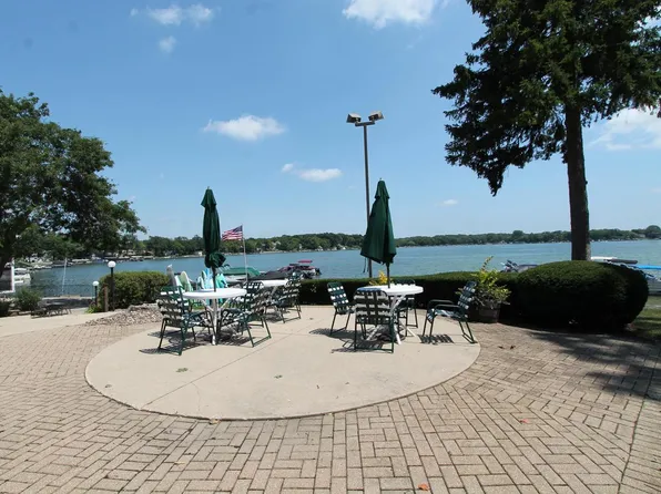 2501 South Browns Lake DRIVE #E-7, Burlington, WI 53105