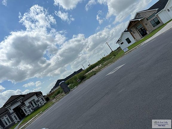 3rd image of 1406 Jocelyn Cir