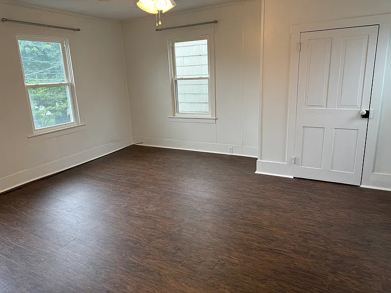 976 E Market St — Photo 6
