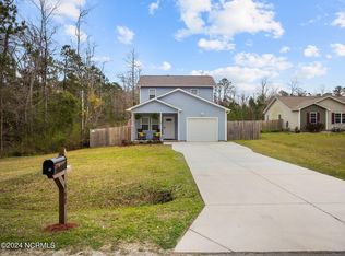 668 Riggs Rd, Hubert, NC 28539