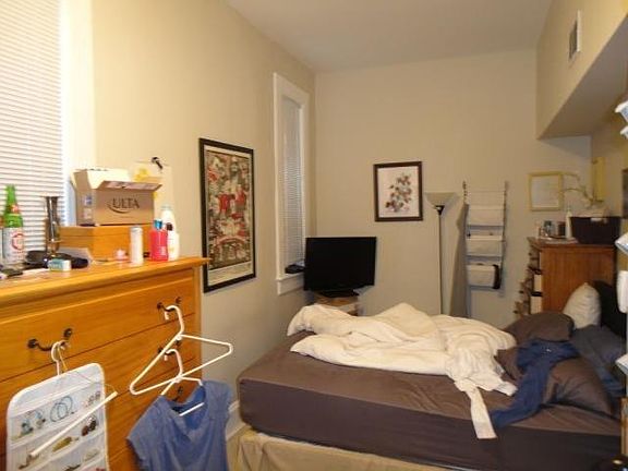 3rd image of 1837 N Hudson Ave APT 1