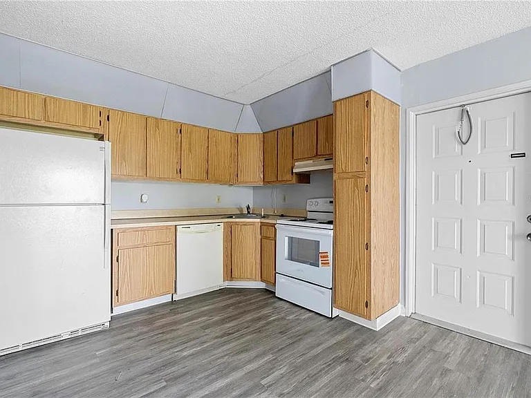 8203 Sun Spring Cir #62 — Photo 7