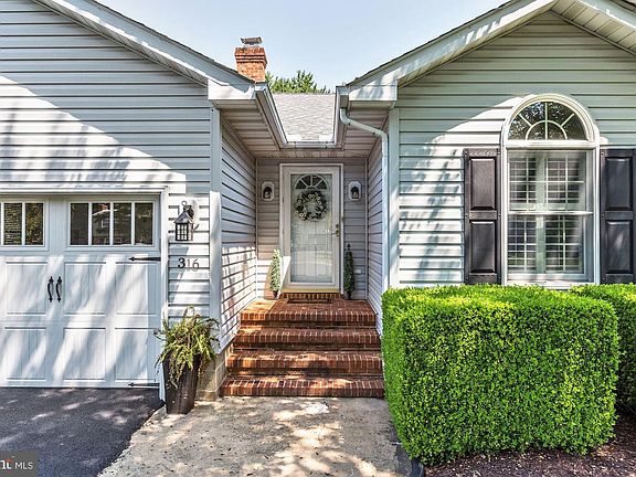 3rd image of 316 Larch Pl
