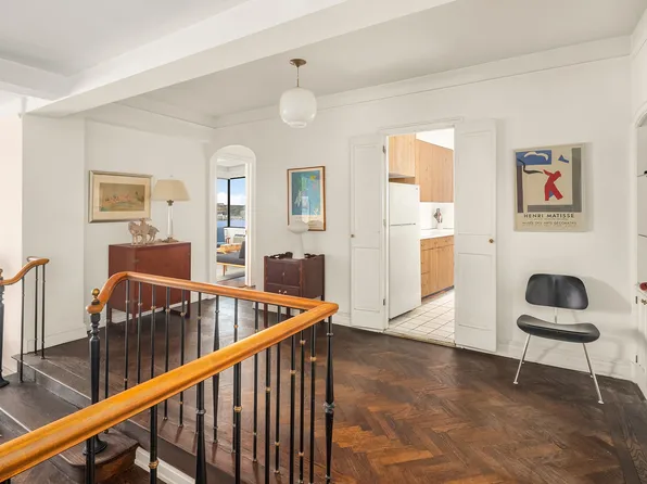 5 Riverside Drive image 3 of 11