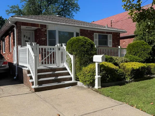 210 Allison Ave, Staten Island, NY 10306