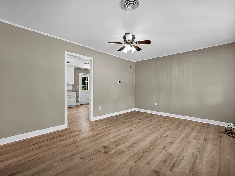 1503 Augusta St — Photo 2