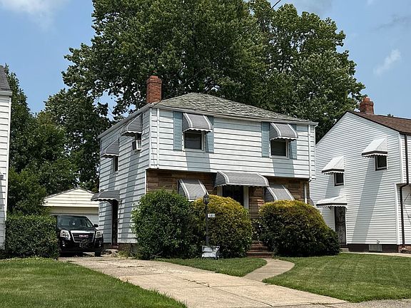 3rd image of 15811 Stockbridge Ave