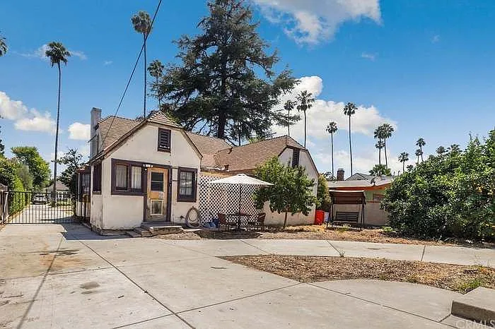 1791 Rose Villa St — Photo 24