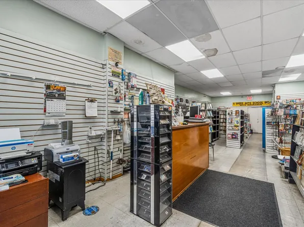 120-03 Rockaway Boulevard image 2 of 20