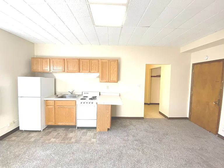 Cass Street Apartments — Photo 2