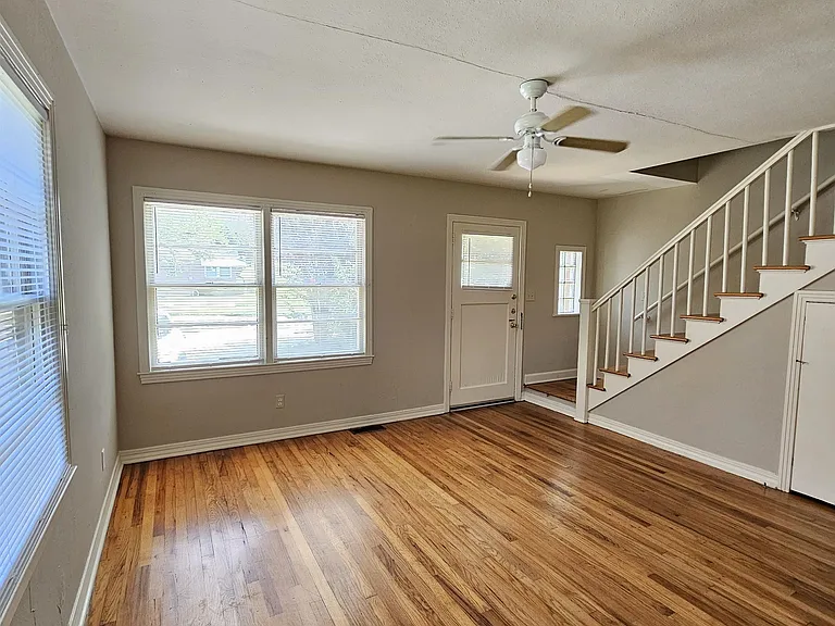124 S Franklin Blvd — Photo 8