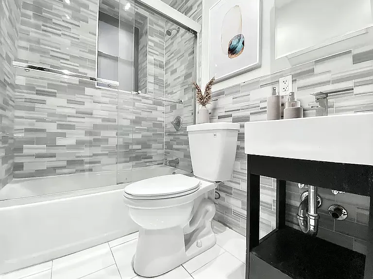 307 W 114th St #1D — Photo 3