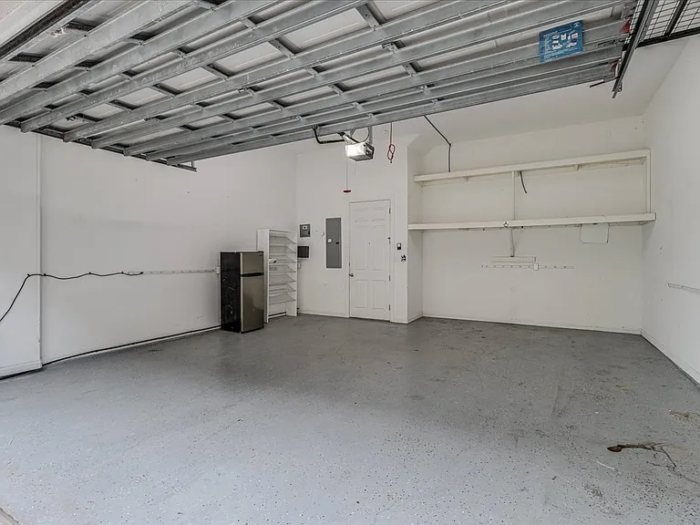14910 Leeward Dr — Photo 31