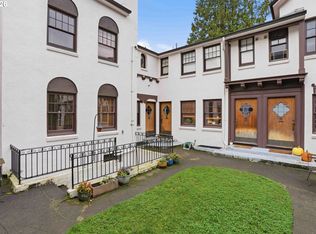 2250 NE Flanders St APT 3, Portland, OR 97232