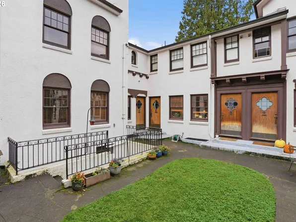 2250 NE Flanders St APT 3, Portland, OR 97232