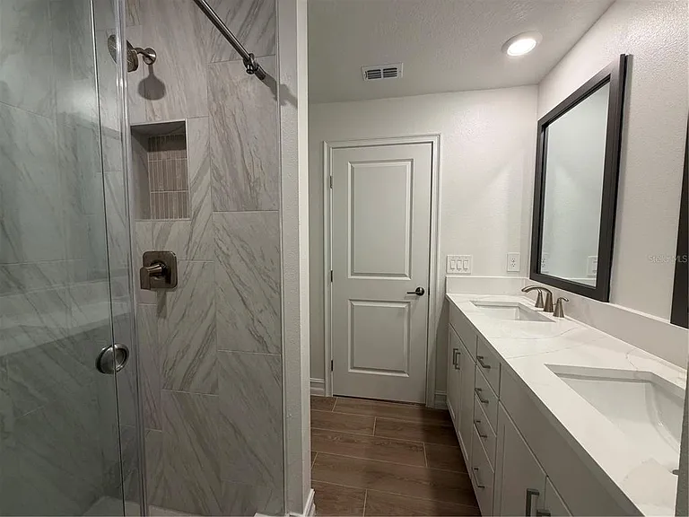 1523 W Chestnut St — Photo 10