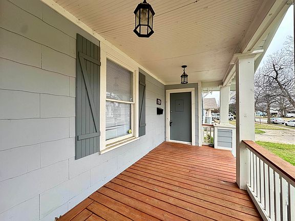 2nd image of 1709 Lucile Ave