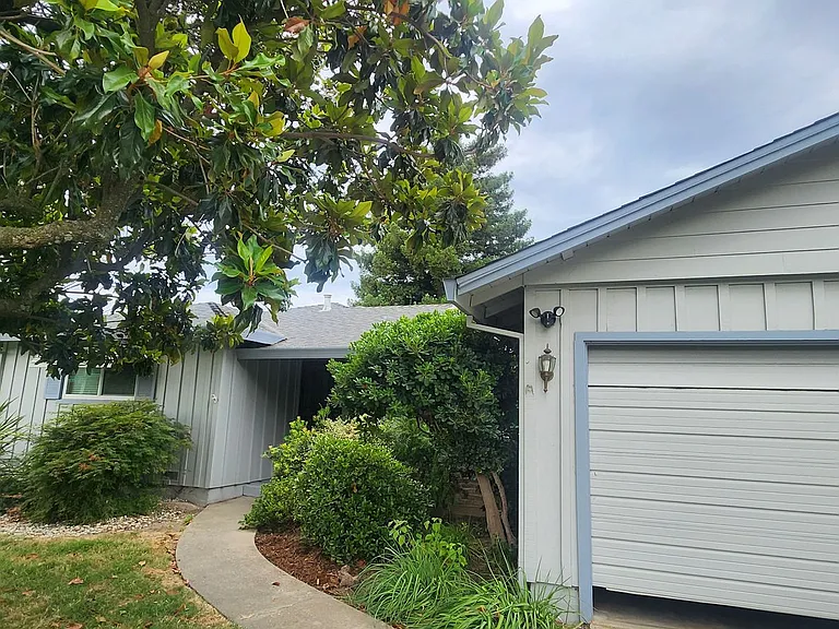 1117 Lancaster Way — Photo 3