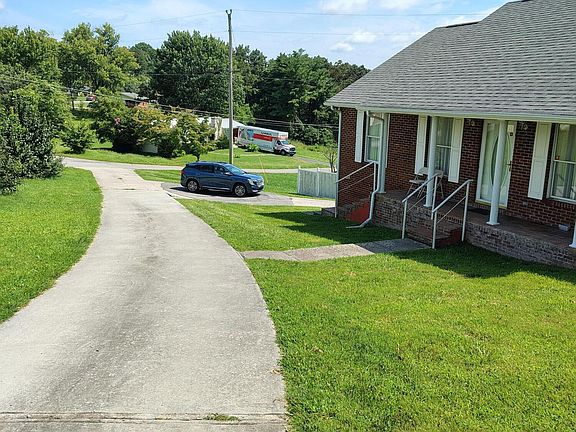 3rd image of 525 Fan St