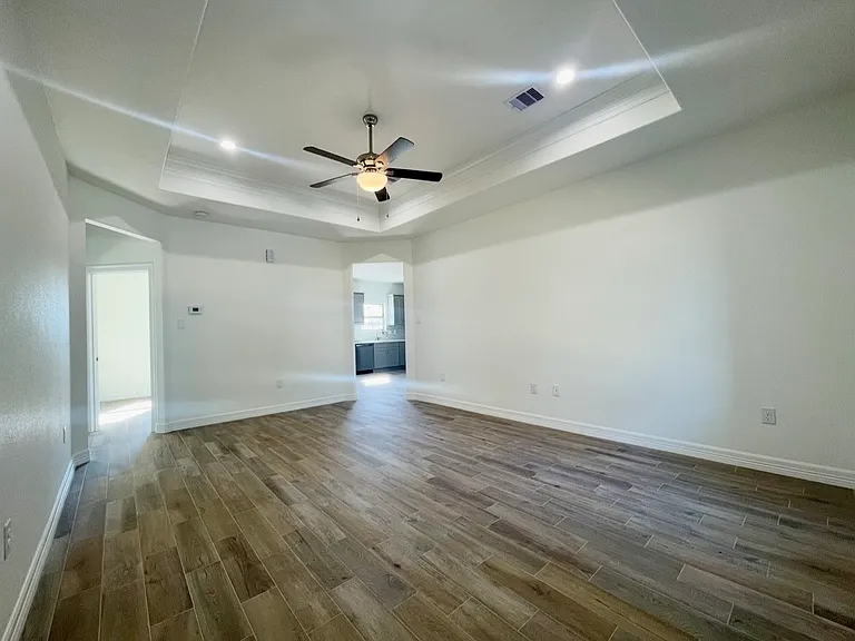 2507 Avenue G — Photo 4