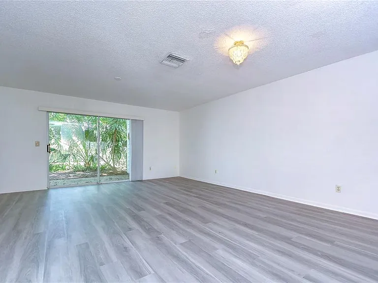 13937 Fletchers Mill Dr — Photo 17