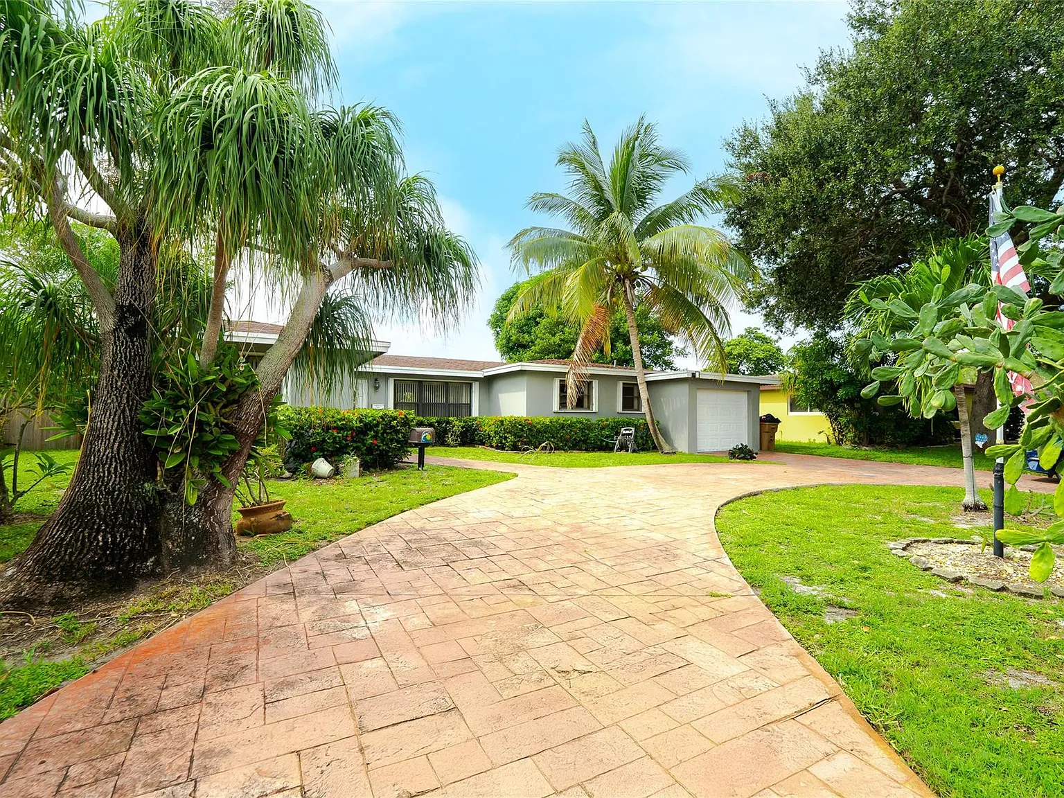 3 bed, 2.0 bath, 1738 sqft, $3,800 — Photo 3