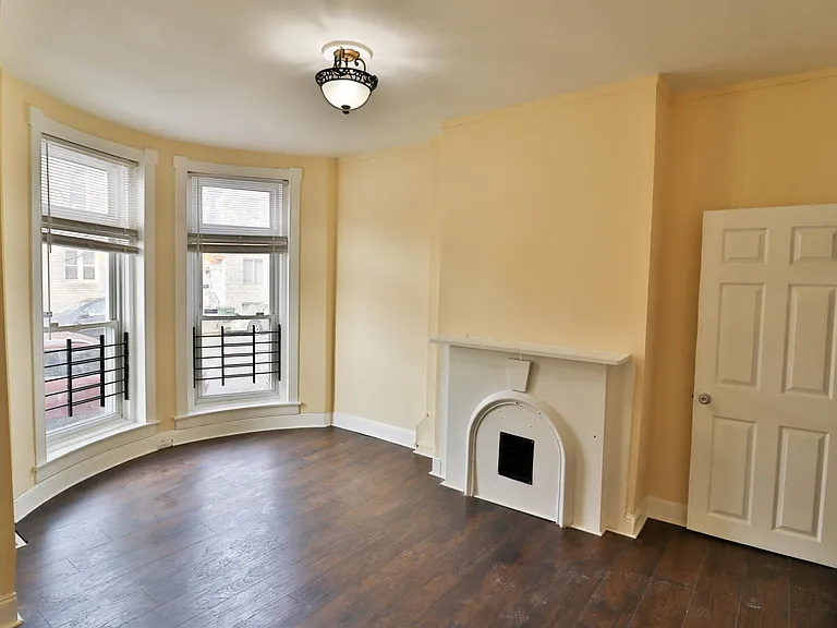 1303 James St — Photo 25