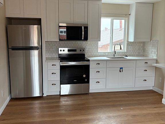3rd image of 2227 Prospect St #B