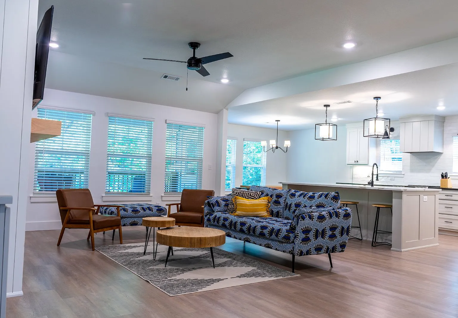 3 bed, 2.5 bath, 2075 sqft, $2,450 — Photo 4