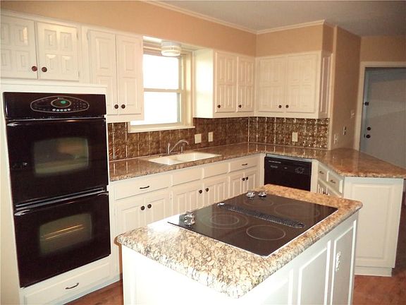 5th image of 62 Pebble Beach St