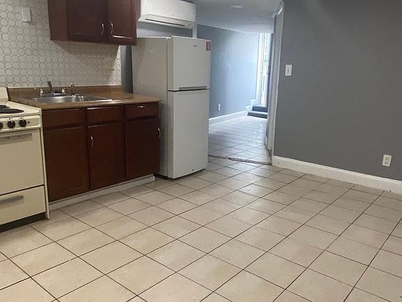 5th image of 1035 W Loudon St #1