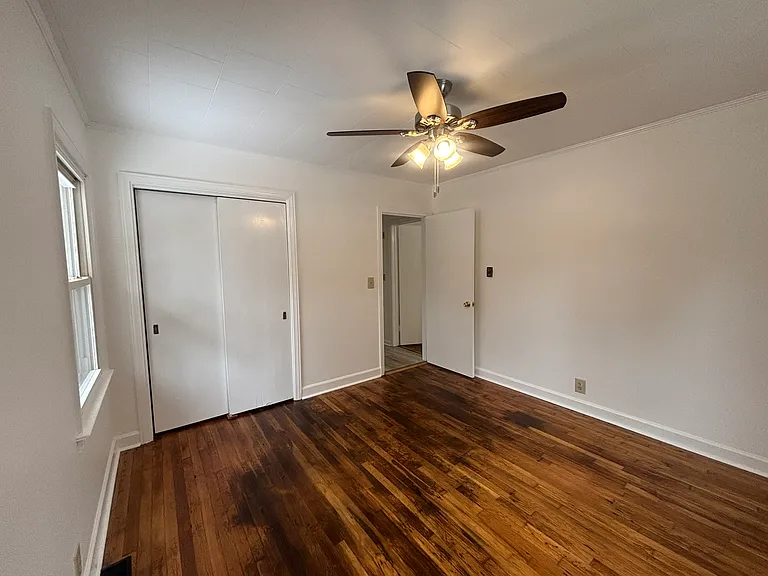 512 E Parker St — Photo 16