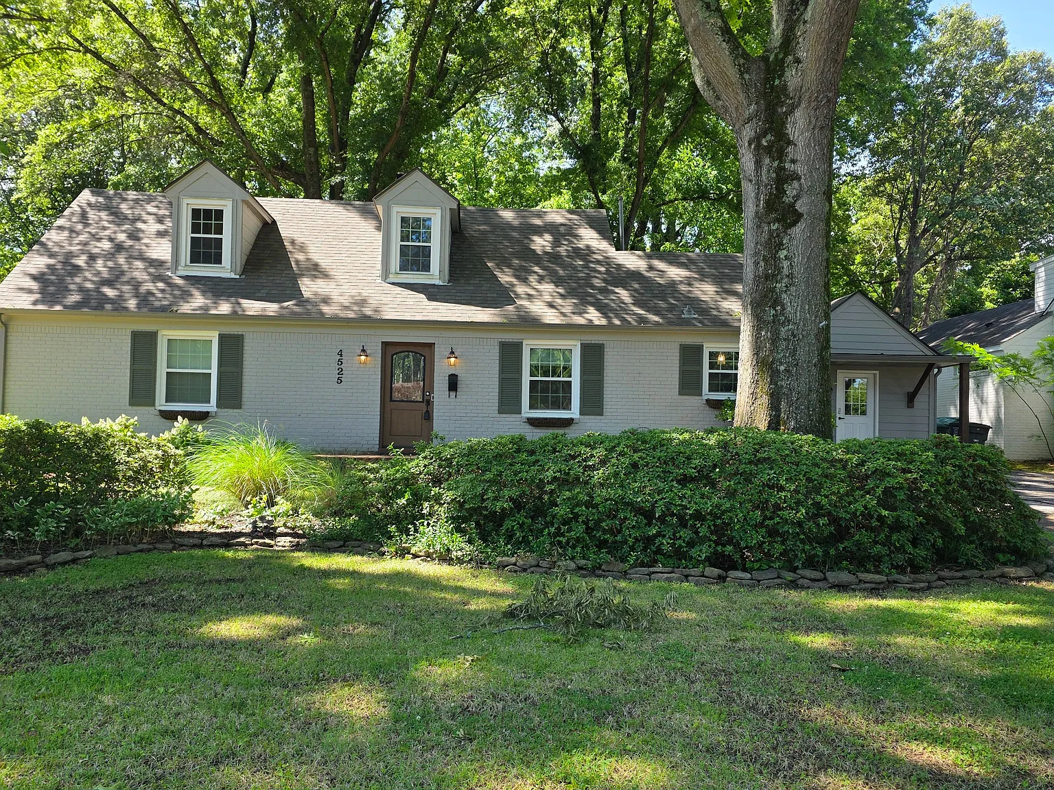 Spacious Two-Story Home with Sunroom, Fireplace & Fenced Backyard — Photo 2