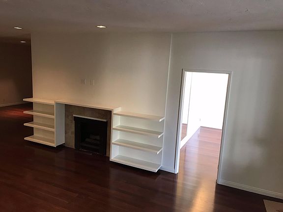 4th image of 1505 S Bentley Ave APT 103