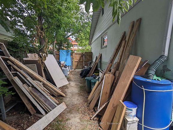 3rd image of 3831 Finch Ave E