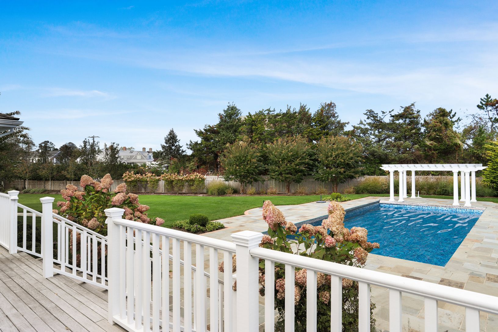  Pool, pergola & yard