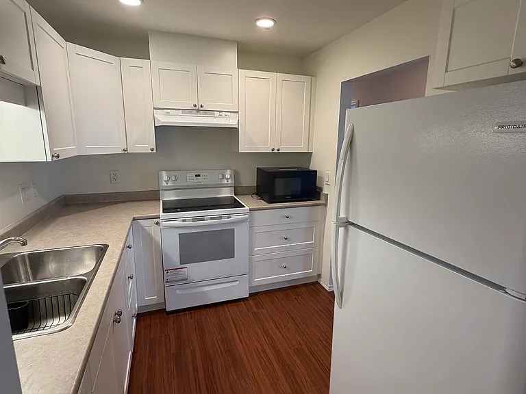 2915 Glen Dr — Photo 4