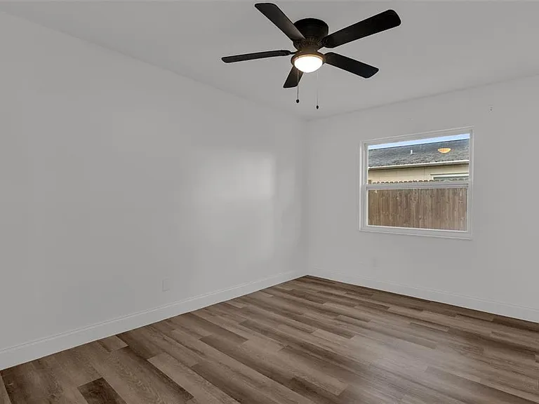 2433 Benjamin Dr — Photo 19