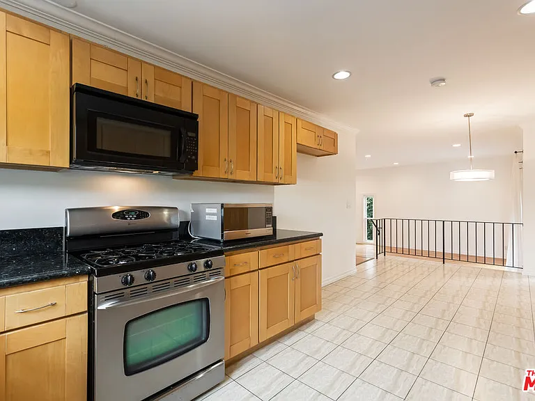 1226 Franklin St #4 — Photo 18