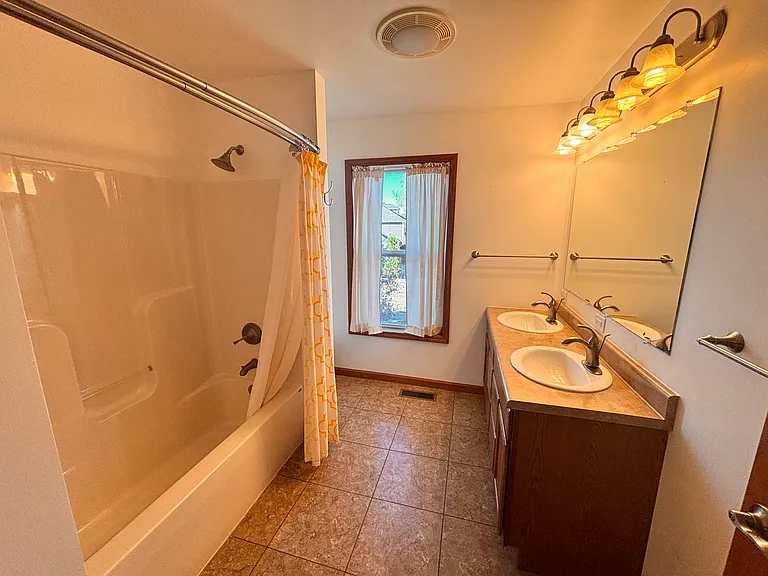 3775 W Columbia St — Photo 16